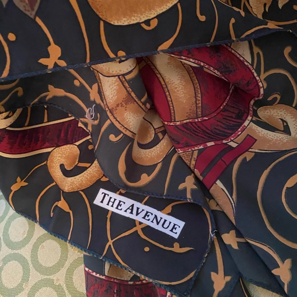 The Avenue scarf